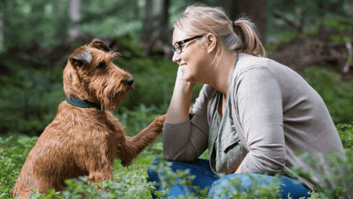 Femme avec un chien